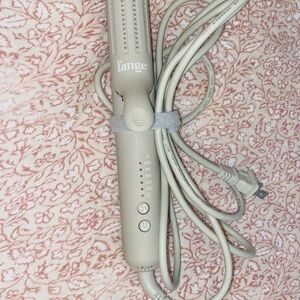 Lange Beige Hair Styling Tool